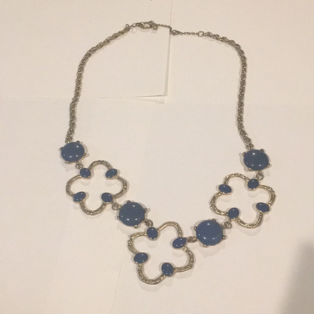 Blue pendant necklace